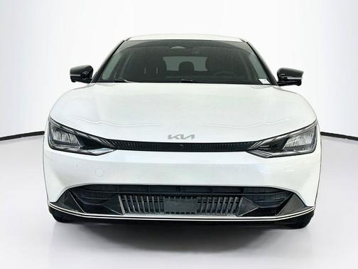 Snow White Pearl 2023 Kia EV6 Wind