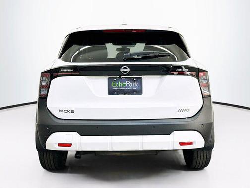 2025 Nissan Kicks SV