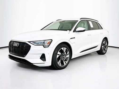 Glacier White Metallic 2021 Audi e-tron Premium