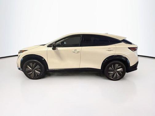 Everest White Pearl Tricoat 2025 Nissan ARIYA ENGAGE