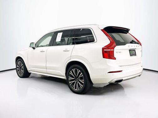 2021 Volvo XC90 T6 Momentum