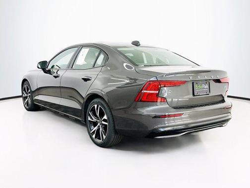 Platinum Grey Metallic 2025 Volvo S60 B5 Core