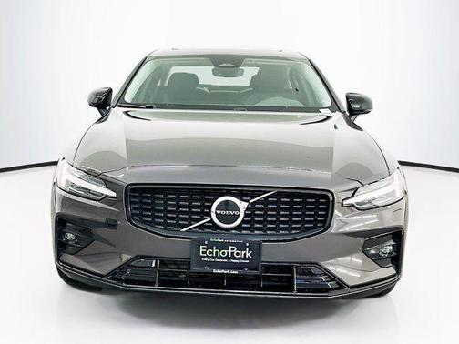 Platinum Grey Metallic 2025 Volvo S60 B5 Core