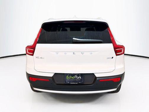 2025 Volvo XC40 B5 Plus Bright Theme