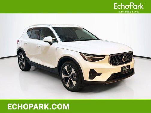 2025 Volvo XC40 B5 Plus Bright Theme