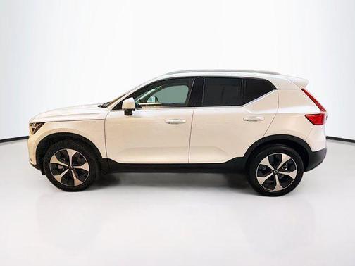 2025 Volvo XC40 B5 Plus Bright Theme