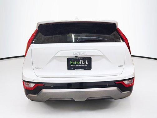 Snow White Pearl 2023 Kia Niro Touring