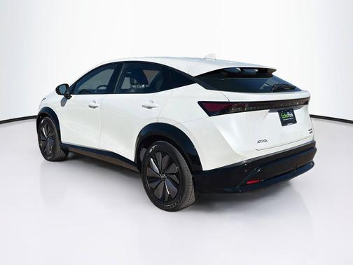 Everest White Pearl Tricoat 2024 Nissan ARIYA ENGAGE+