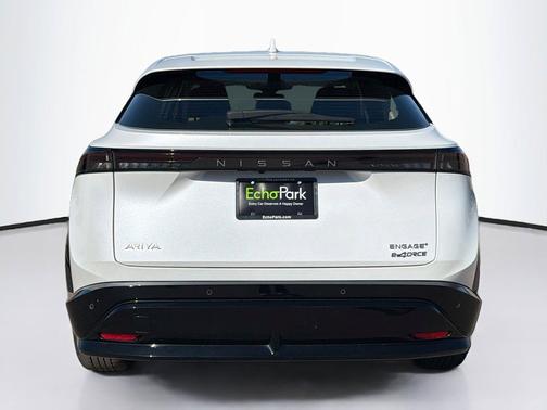Everest White Pearl Tricoat 2024 Nissan ARIYA ENGAGE+