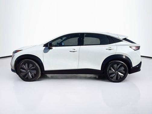 Everest White Pearl Tricoat 2024 Nissan ARIYA ENGAGE+