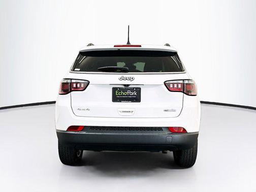 Bright White Clearcoat 2022 Jeep Compass Latitude