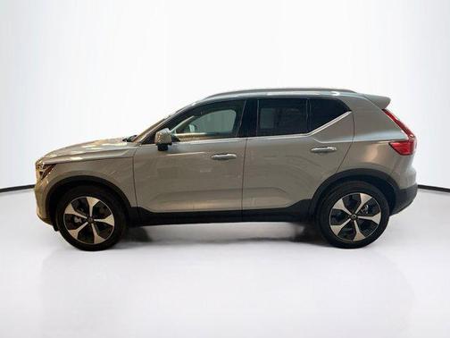 2025 Volvo XC40 B5 Plus Bright Theme