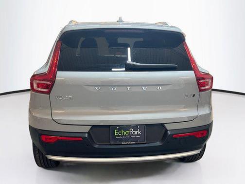 2025 Volvo XC40 B5 Plus Bright Theme