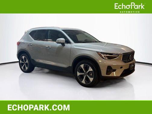2025 Volvo XC40 B5 Plus Bright Theme