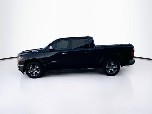 Diamond Black Crystal Pearlcoat 2021 RAM 1500 Laramie