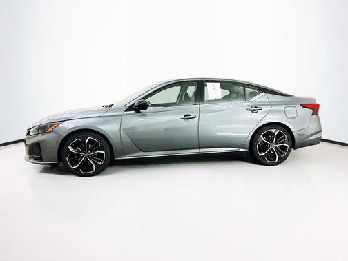 2023 Nissan Altima SR FWD