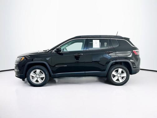 Diamond Black Crystal Pearlcoat 2022 Jeep Compass Latitude