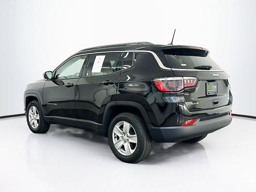 Diamond Black Crystal Pearlcoat 2022 Jeep Compass Latitude