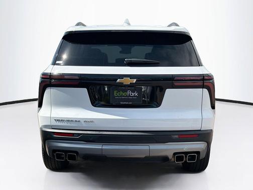 Summit White 2025 Chevrolet Traverse LT