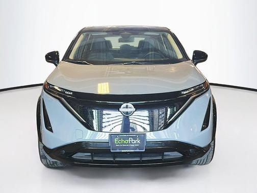 Boulder Gray Pearl/Black Diamond Pearl 2024 Nissan ARIYA ENGAGE
