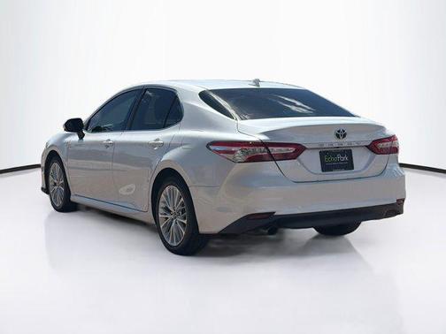 2020 Toyota Camry Hybrid XLE
