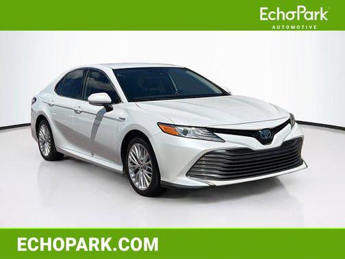 2020 Toyota Camry Hybrid XLE