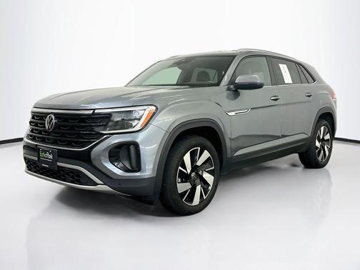 Platinum Gray Metallic 2025 Volkswagen Atlas Cross Sport 2.0T SE w/Technology 4MOTION