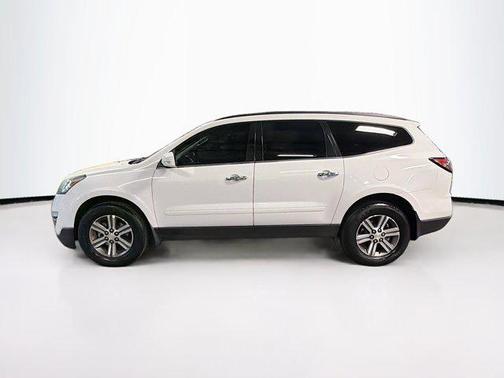 Summit White 2017 Chevrolet Traverse 2LT