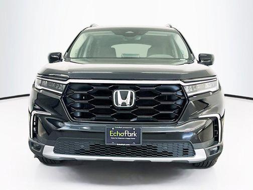 Crystal Black Pearl 2025 Honda Pilot Touring 8-Passenger