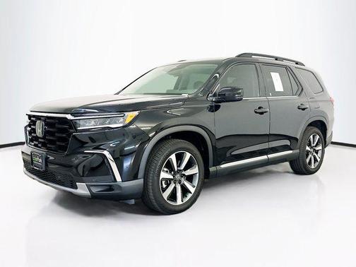 Crystal Black Pearl 2025 Honda Pilot Touring 8-Passenger