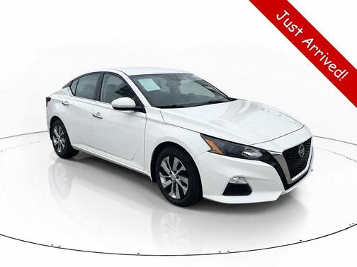Glacier White 2022 Nissan Altima 2.5 S
