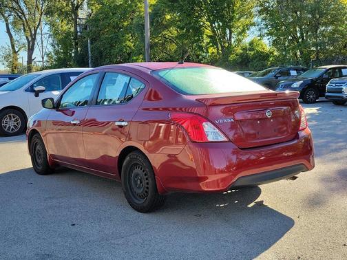 Red 2017 Nissan Versa 1.6 SV