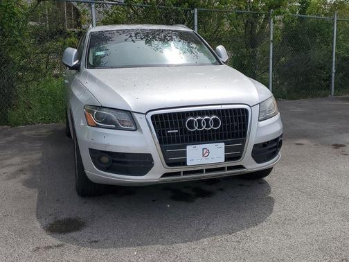 Gray 2010 Audi Q5 3.2 Premium Plus quattro