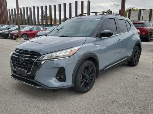 Boulder Gray Pearl 2022 Nissan Kicks SR