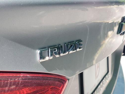 Silver Ice Metallic 2018 Chevrolet Cruze LT