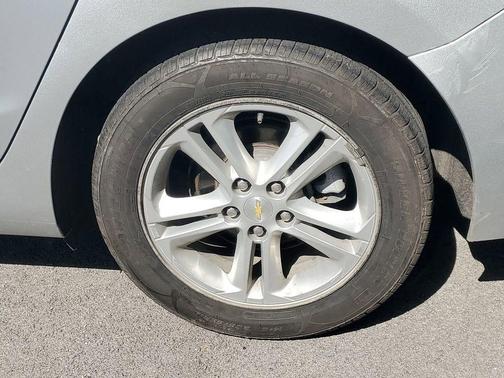 Silver Ice Metallic 2018 Chevrolet Cruze LT