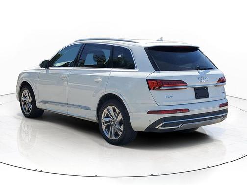Glacier White Metallic 2022 Audi Q7 55 Premium Plus