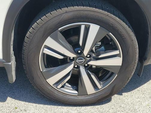 White 2023 Nissan Rogue SL