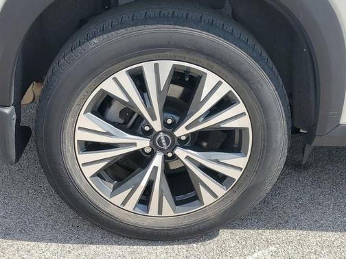 White 2023 Nissan Rogue SV