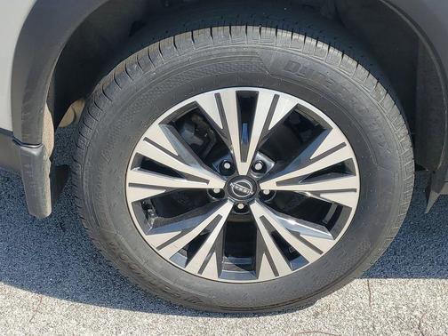 Brilliant Silver Metallic 2023 Nissan Rogue SV