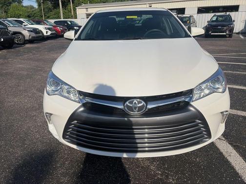Super White 2017 Toyota Camry XLE