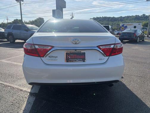Super White 2017 Toyota Camry XLE