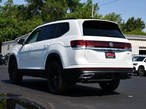 Opal White Pearl 2026 Volkswagen Atlas 2.0T SE w/Technology 4MOTION