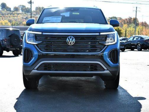 Kingfisher Blue Metallic 2025 Volkswagen Atlas Cross Sport 2.0T SEL