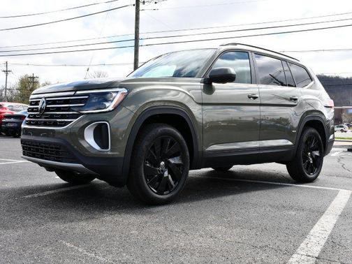 Avocado Green Pearl 2026 Volkswagen Atlas 2.0T SE w/Technology 4MOTION