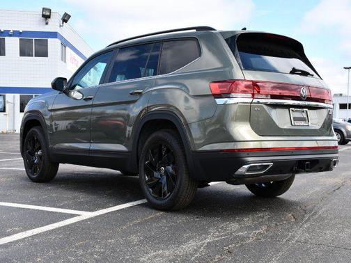 Avocado Green Pearl 2026 Volkswagen Atlas 2.0T SE w/Technology 4MOTION