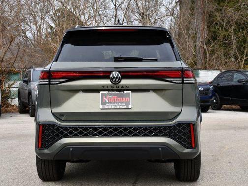 Avocado Green w/Deep Black Roof 2026 Volkswagen Tiguan 2.0T SE R-Line Black