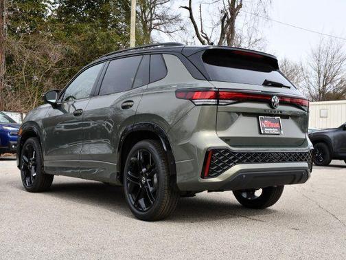 Avocado Green w/Deep Black Roof 2026 Volkswagen Tiguan 2.0T SE R-Line Black