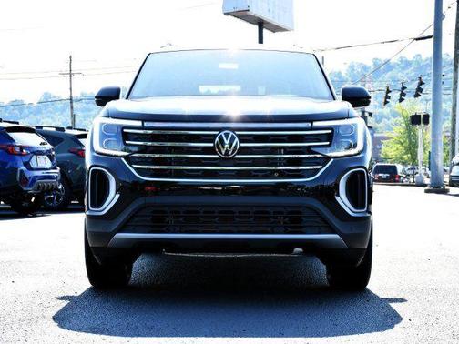 Deep Black Pearl 2026 Volkswagen Atlas 2.0T SE w/Technology 4MOTION