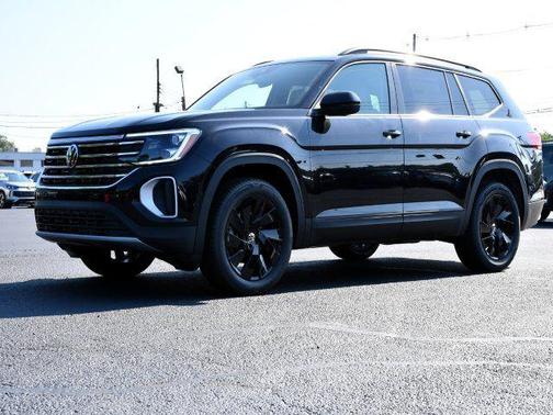 Deep Black Pearl 2026 Volkswagen Atlas 2.0T SE w/Technology 4MOTION